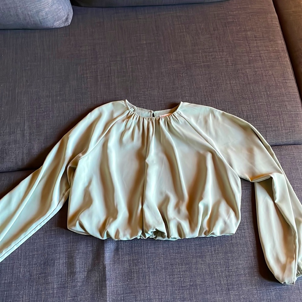 H&M cropped Flowy Blouse